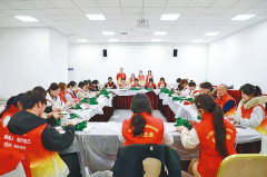 年意愿者们身着同一服拆